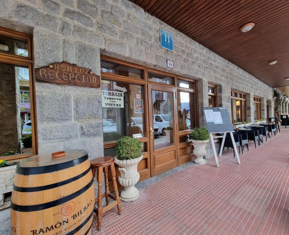 Hostal Sainz Riaño Eksteriør bilde