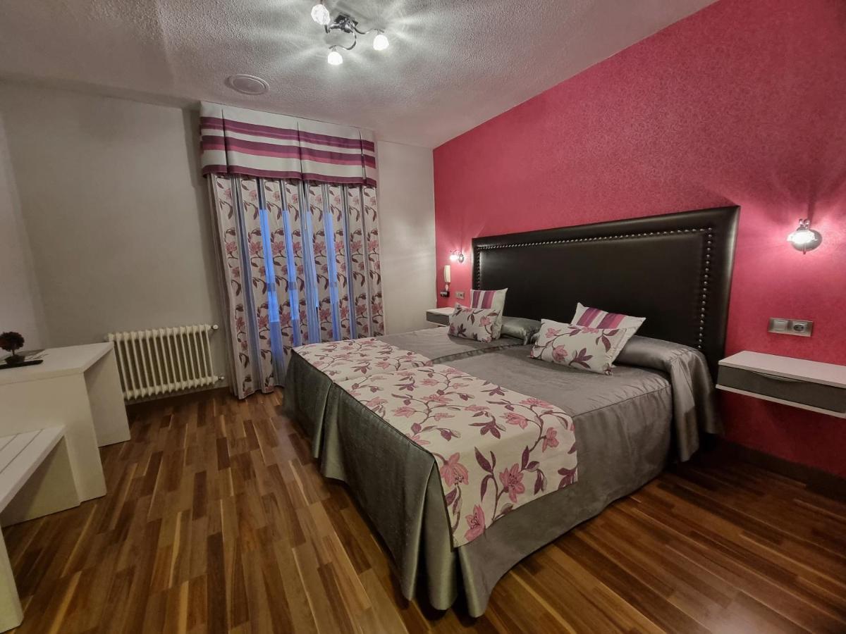 Hostal Sainz Riaño Eksteriør bilde