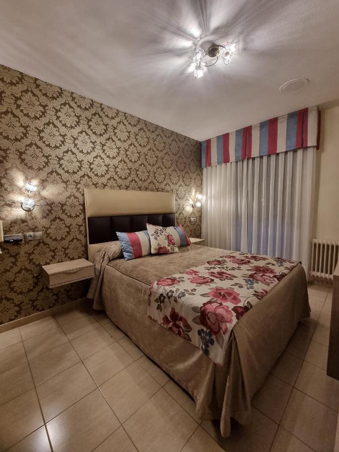 Hostal Sainz Riaño Eksteriør bilde