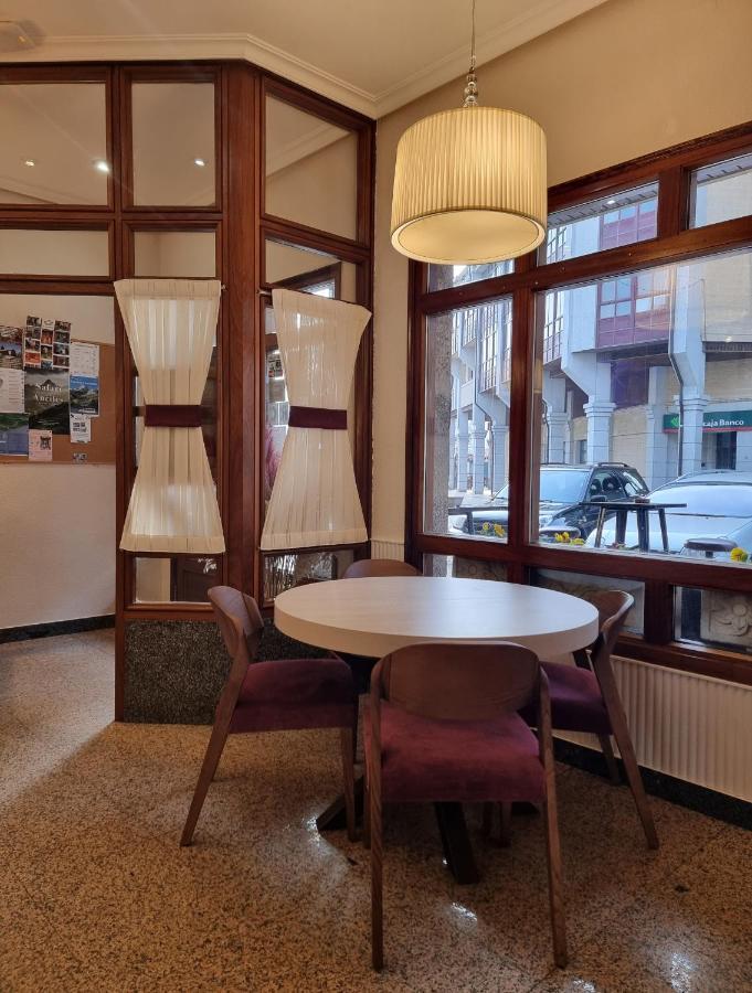 Hostal Sainz Riaño Eksteriør bilde