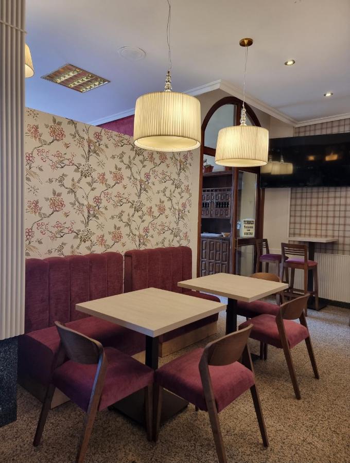 Hostal Sainz Riaño Eksteriør bilde
